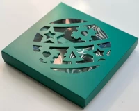 Коробка РК 8 конфет + плитка 16*8 Новогодний шар зеленая матовая