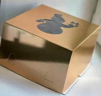 Коробка для торта 30*30*19 с окном "Снеговик" золото