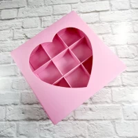 Коробка РК 9 конфет с окном сердце розовая